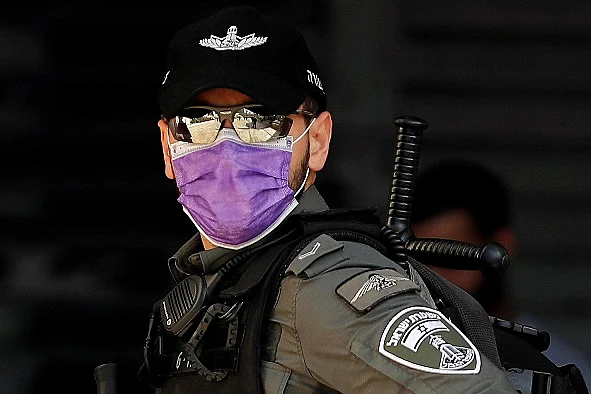 שוטר מג''ב בימי הקורונה בירושלים