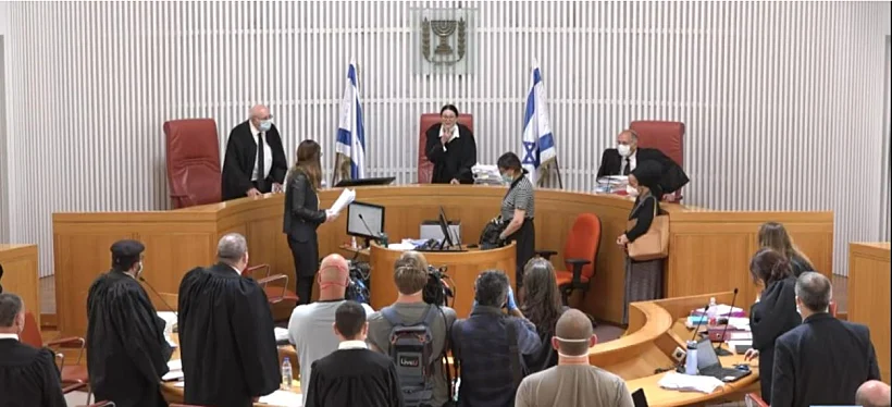 שופטי העליון עם מסכות נגד קורונה
