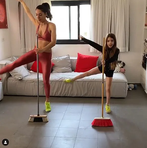 אירה דולפין