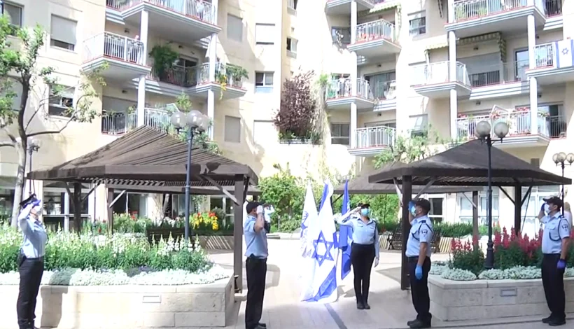 עומדים בצפירה בבית אבות ''נופי גילה''