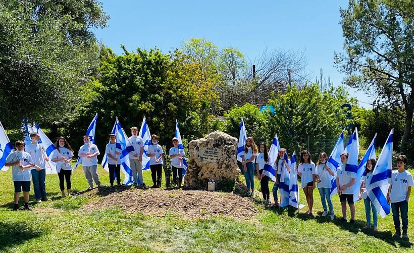 מתנדבי עמותת ״לב אחד״ בשיתוף עם יד לבנים והמשרד לשוויון חברתי בפרויקט ״לנצח ביחד״
