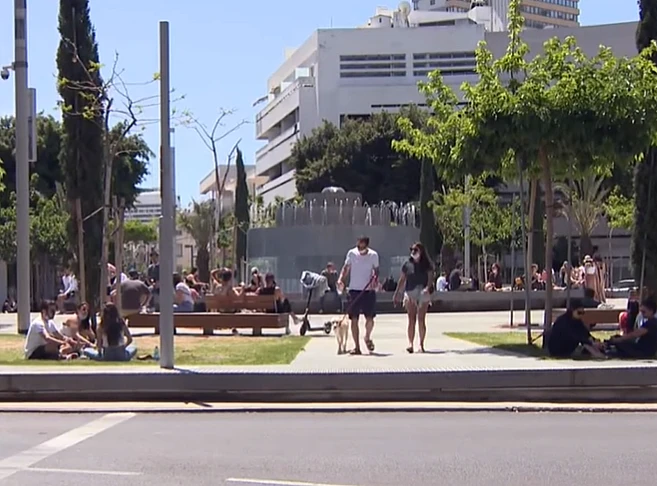 המונים בכיכר דיזנגוף