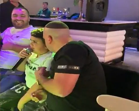 סערת הקדשת השיר של דקל וקנין