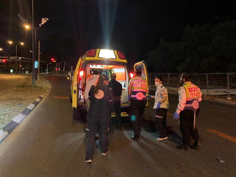 זירת התאונה בבני ברק, שבה נהרג רוכב אופנוע כבן 20