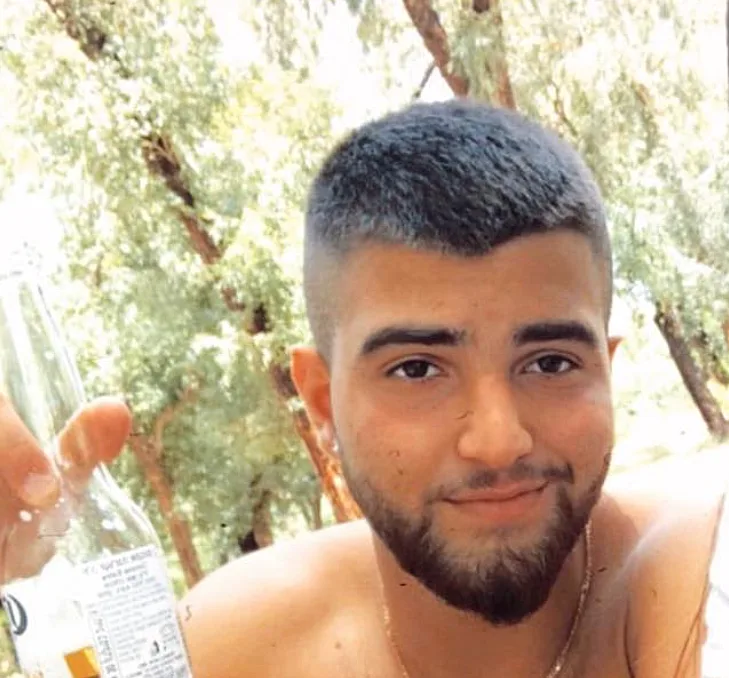 ירין אברהמיאן, לא צולם לספר המחזור בשל חוב לבית הספר