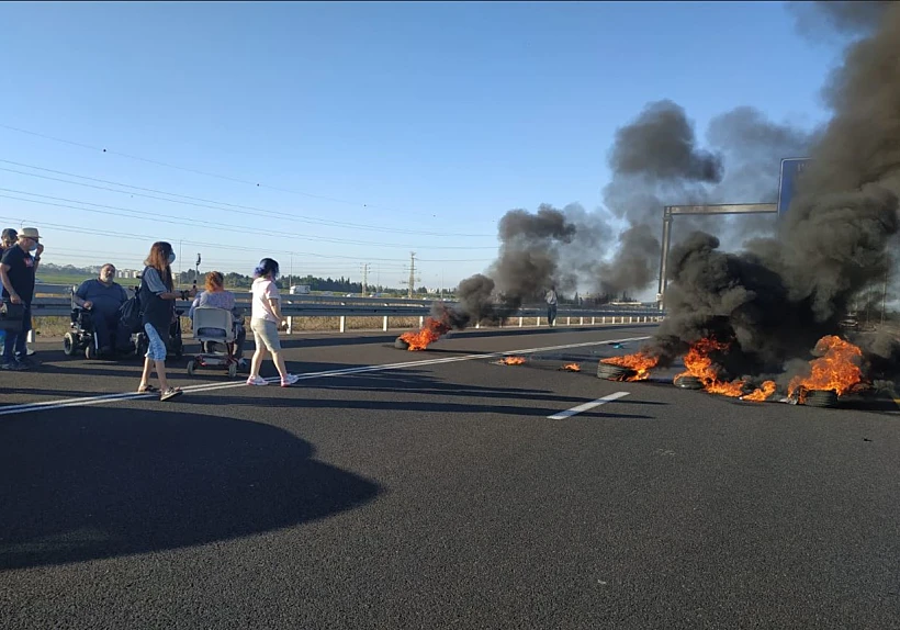 מחאת הנכים - שריפת צמיגים בכביש 2