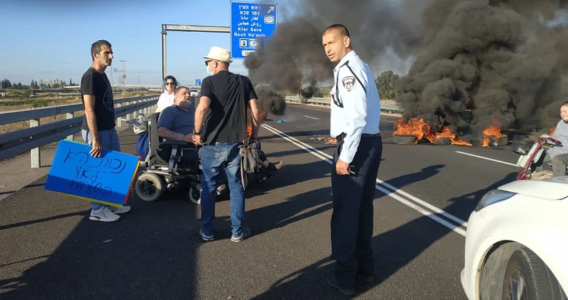 מחאת הנכים - שריפת צמיגים בכביש 2