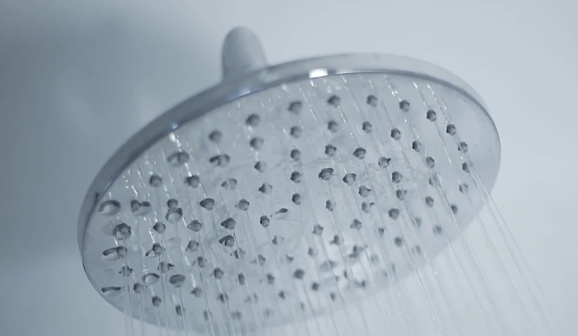 מים מסוכנים, אילוסטרציה