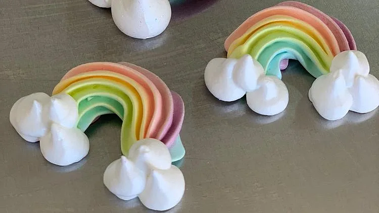 נשיקות מעוצבות גאווה