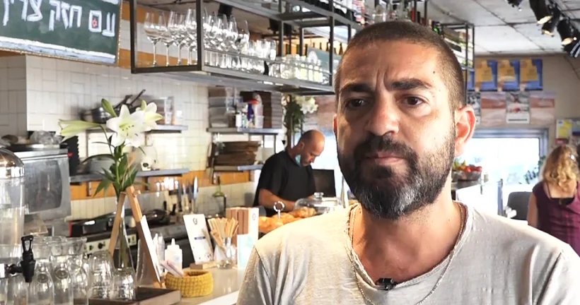 הבעלים של בית הקפה ''ניסו'' שביפו