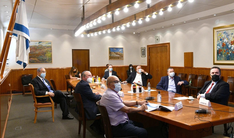 הממשלה דנה בהגבלות נוספות
