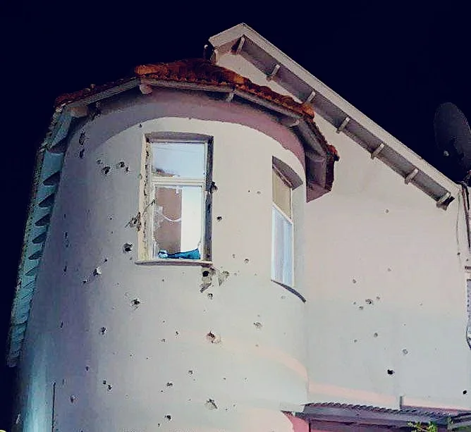 בית נפגע מרסיסים