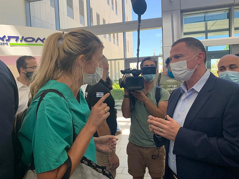 יולי אדלשטיין בבית החולים אסותא באשדוד