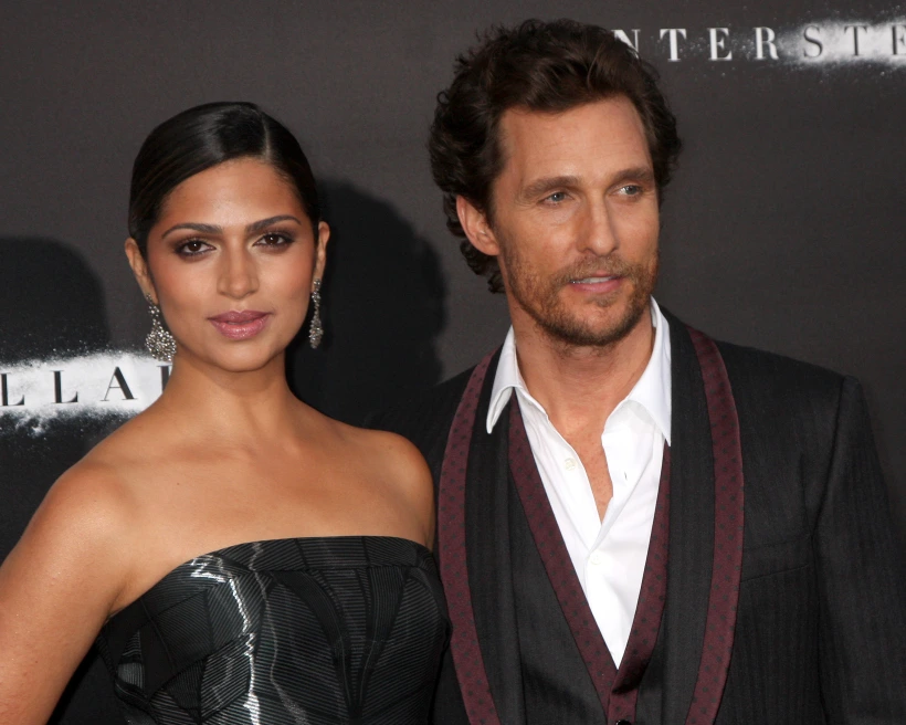 מת'יו מקונוהיי ואשתו