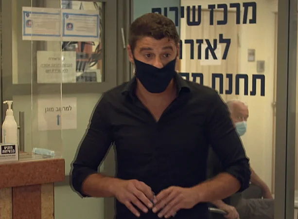 צחי לבארד בתחנת המשטרה