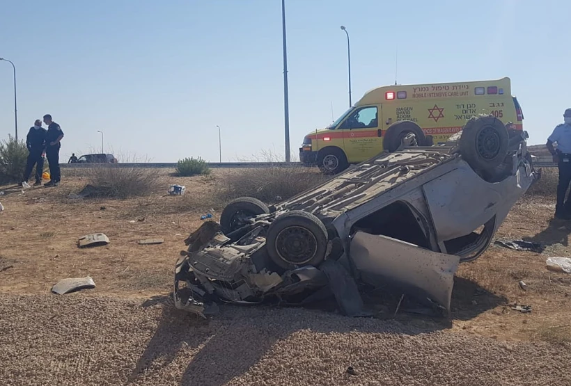 רכב התהפך סמוך לצומת שוקת