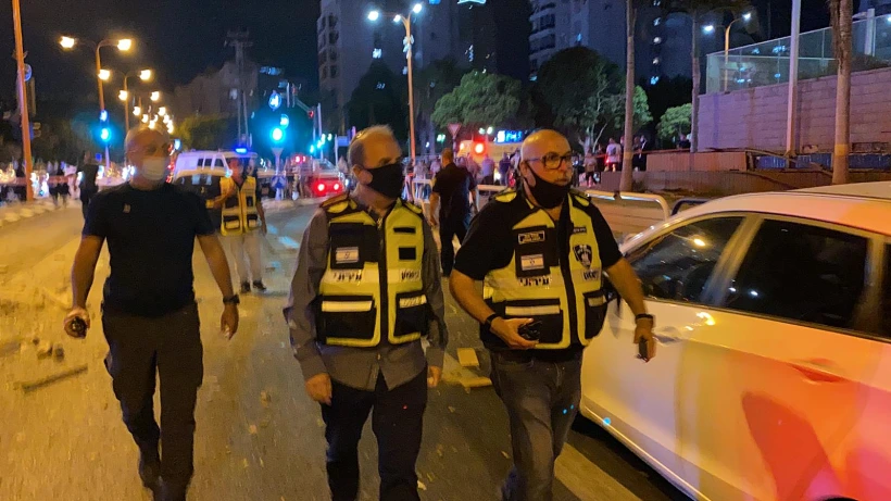 ראש עיריית אשדוד, יחיאל לסרי, בזירת נפילת הרקטה