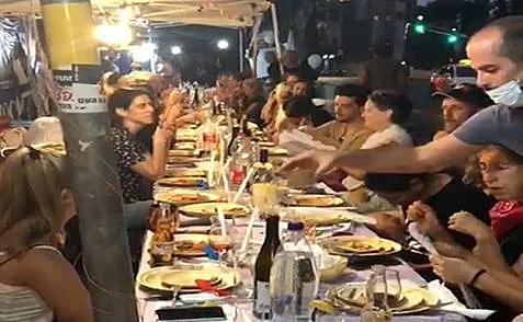 ארוחת ערב החג מול בלפור