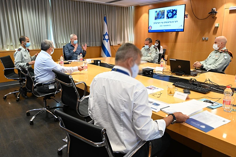 שר הביטחון בני גנץ בהערכת מצב