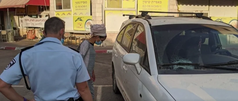 הרכב שנפגע כתוצאה מזריקת האבנים בשומרון