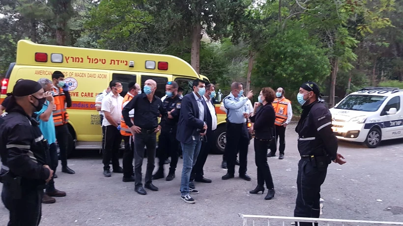 עינת קליש רותם בזירת האירוע שבה נפלה אישה בת כ-60