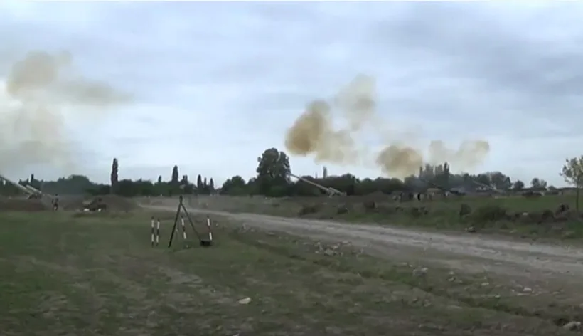 ירי ארטילרי במהלך הקרבות בנגורנו-קראבך