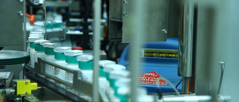 ייצור תרופות במפעל של ''טבע''