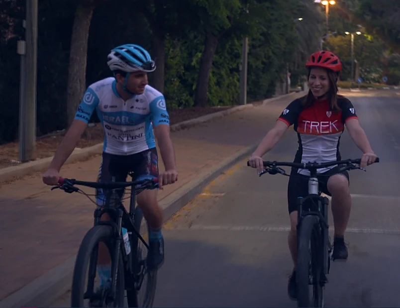 הילה קורח ברכיבה יחד עם גיא ניב