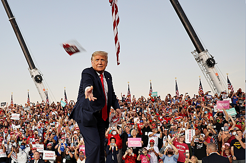 נשיא ארה''ב דונלד טראמפ בעצרת בחירות בפלורידה