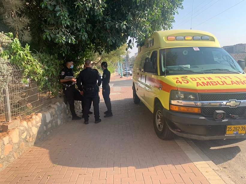 שוטרים בזירת הרצח בבאר שבע