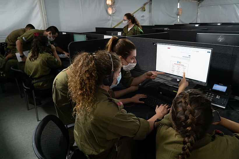 חיילים עורכים בדיקה אפידימיולוגית