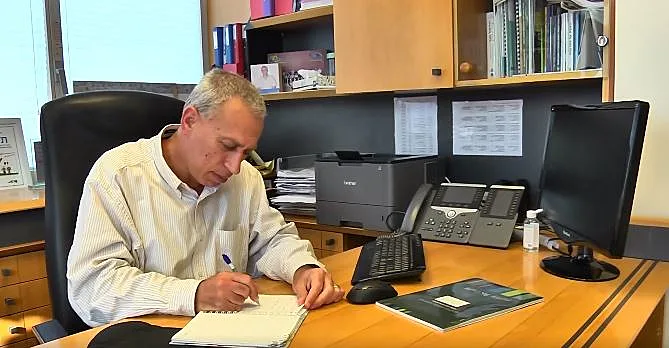 פרופ' נחמן אש