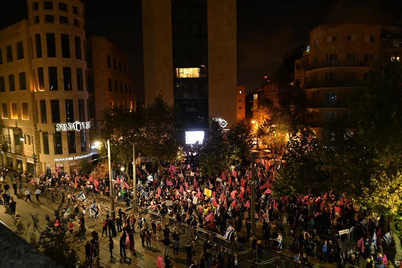 מחאה נגד נתניהו בכיכר ציון