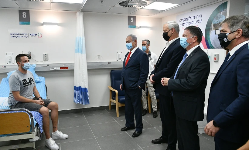 אדלשטיין, כ''ץ ונתניהו יחד עם הראל שגב, הנסיין הישראלי הראשון בחיסון לקורונה