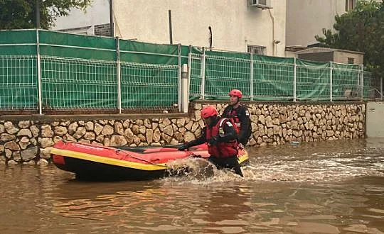 לוחמי האש בהצפות בחדרה