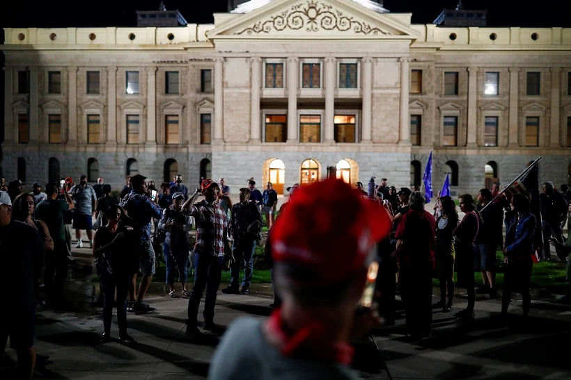 תומכיו טראמפ במפגן בפיניקס, אריזונה
