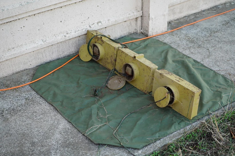 המטענים שהונחו סמוך לגדר הגבול בצפון