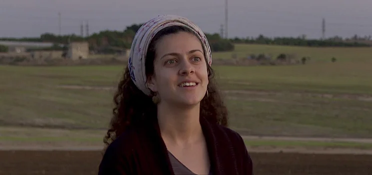 גל דגורקר, רכשה דירה מחברה שבבעלותו של אורן קובי