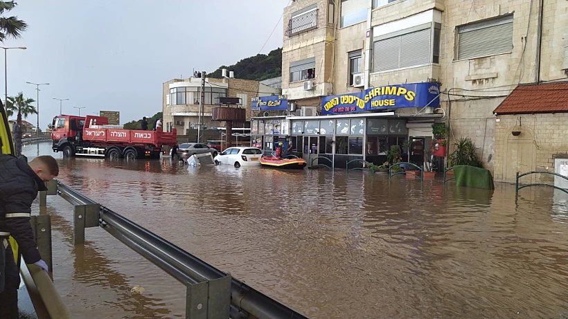 הצפה ברחוב ראשי בחיפה