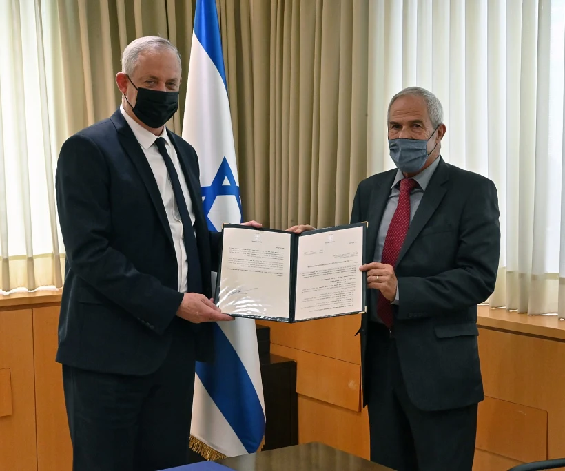 השופט (בדימוס) אמנון סטרשנוב, ושר הביטחון בני גנץ