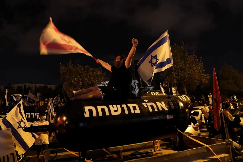 מפגינים קוראים לוועדת חקירה בפרשת הצוללות