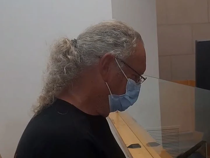 אריה שיף, תושב ערד שירה למוות באדם שפרץ לרכבו