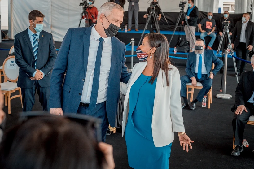 שר הביטחון בני גנץ ושרת העלייה והקליטה פנינה תמנו שטה בטקס קבלת עולי אתיופיה