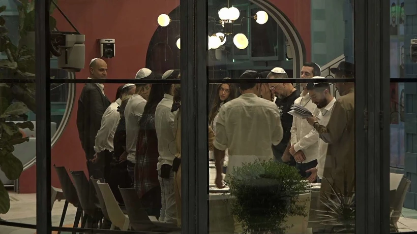 דרור מברך בשולחן שישי