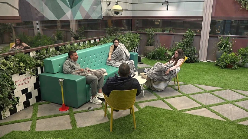 רמי, גוזי, ימית ולינור בשיחה לילית