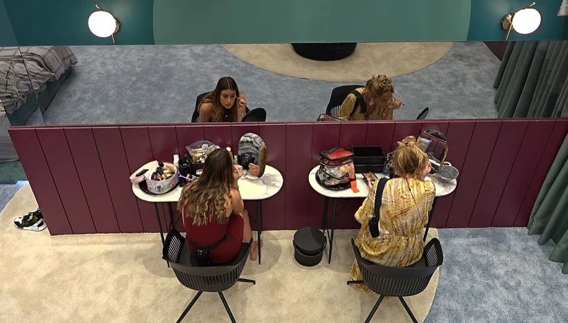 מור וגל מתאפרות