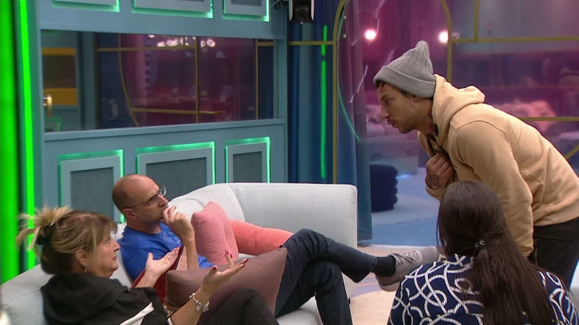 גוזי כועס על שולה