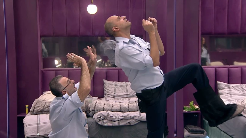 ליאור ורמי מתאמנים על צעדי ריקוד