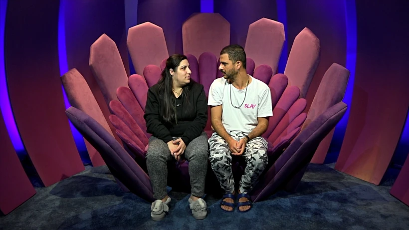 ימית ודרור בחדר האח