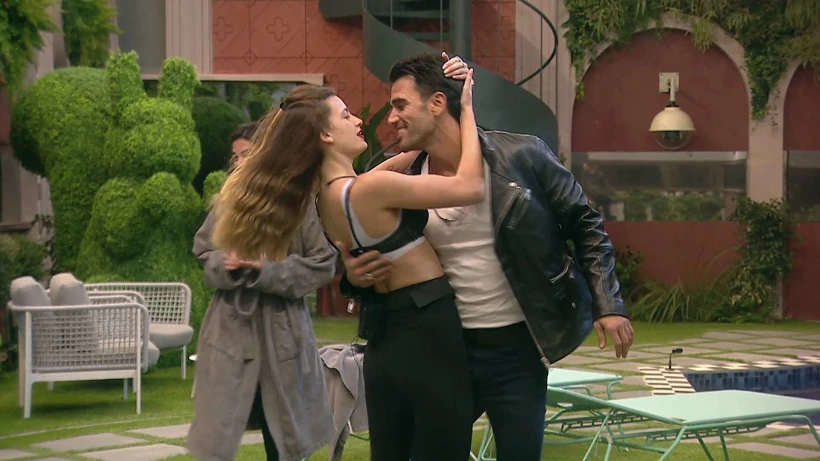 תום וגל במחווה לגריז